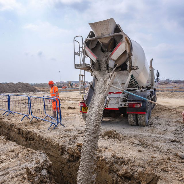 cement mix pour truck